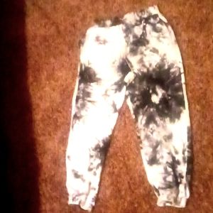 Black and white tie dye sweats Amazon size 8 for kids